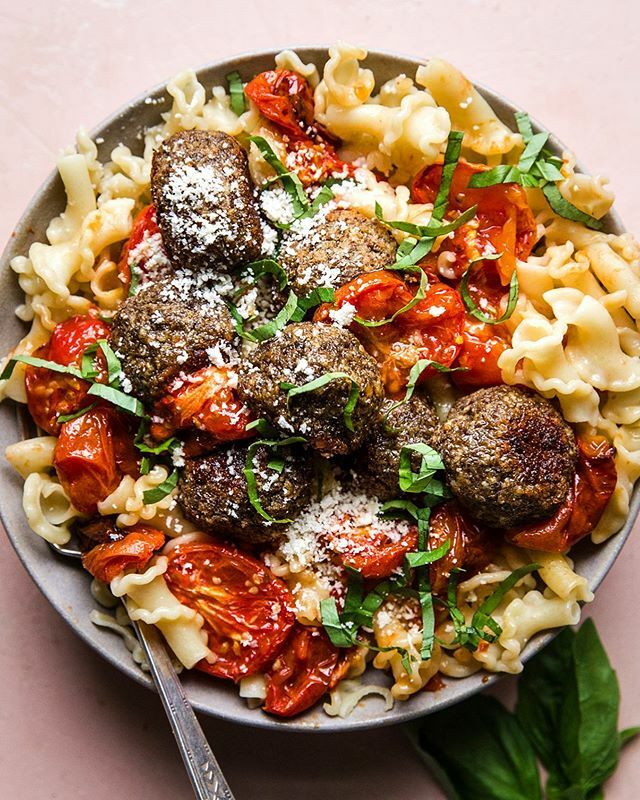 Like so many of you, it’s a goal of ours to eat less meat in 2020. We’ve been working hard to come up with easy vegetarian recipes that prove that meatless doesn’t mean flavorless—and we’re so excited to share our lentil-based vegetarian meatball recipe … ift.tt/3b1PSRb