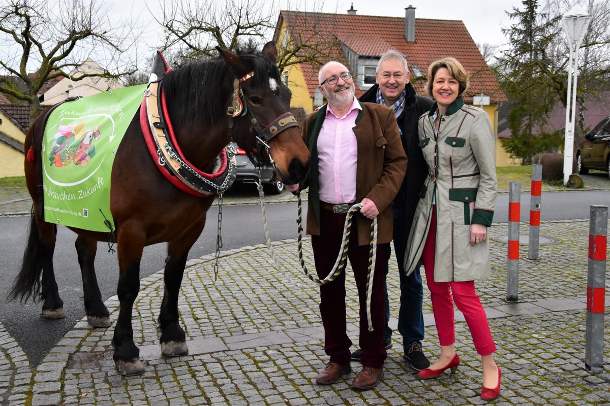 anjaweisgerber's tweet photo. #Trinkwasserschutz muss fair,#verursachergerecht &amp; mit einem fundierten #Messnetz erfolgen. Dieses wird ausgeweitet &amp; überprüft. Wir unterstützen gezielt #Landwirte, die in d roten Gebieten bleiben &amp; schützen so Trinkwasser&amp;erhalten #Regionalität!🌱🚜➡️https://t.co/aSNPsZZPPU https://t.co/HINDfEieHE
