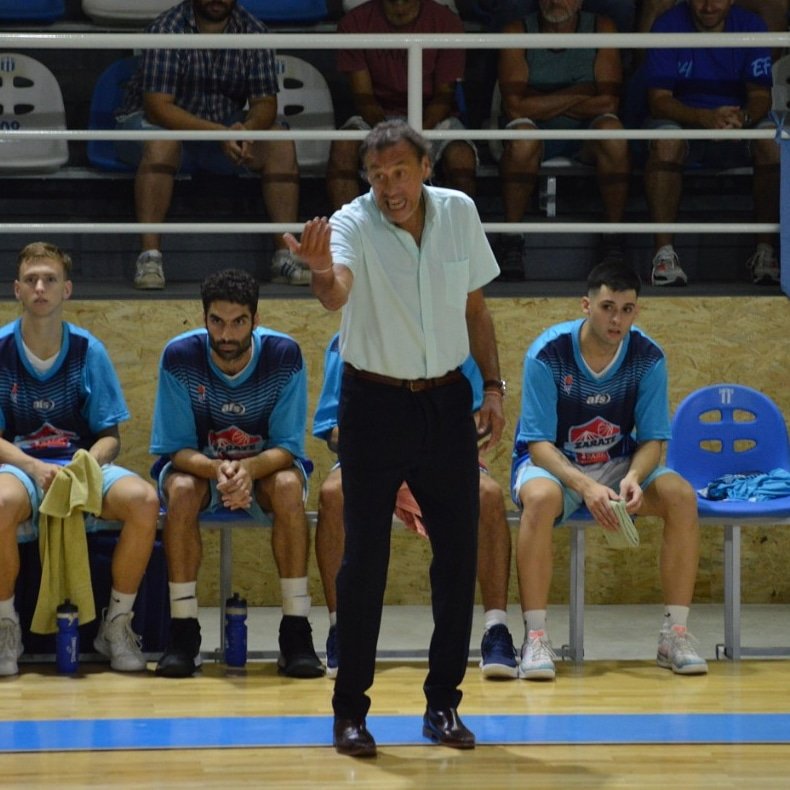 🗣️ Renunció Mariano Aguilar

El entrenador ha presentado la renuncia tras la derrota de ayer en San Nicolás.

👉🏽 Aguilar dirigió 12 partidos a Zárate Basket con 5 victorias y 7 derrotas.

De local ganó 3 y perdió 3, mientras que de visitante ganó 2 y perdió 4.