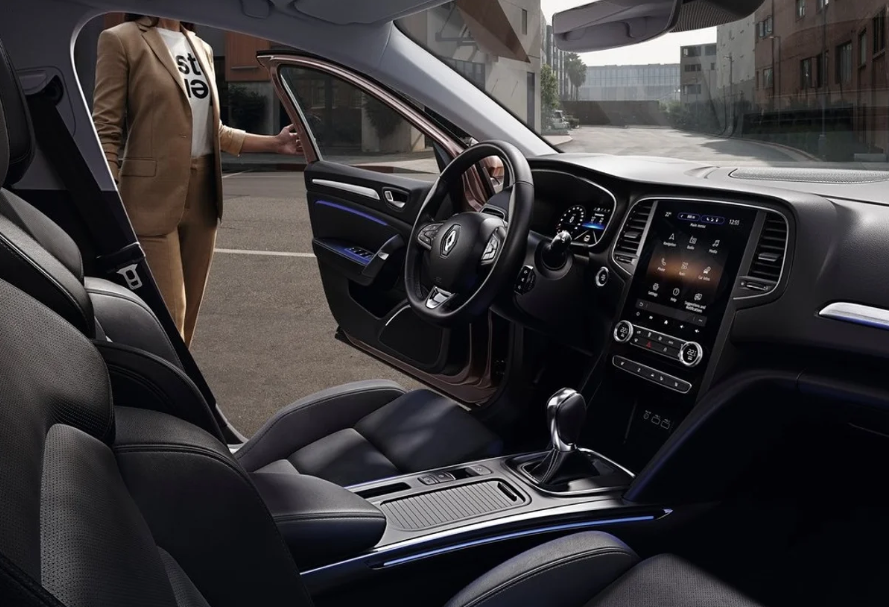 BlueChipDealers's tweet photo. Introdcuing the new Renault Megane for 2020. 

The 4 kW/156 Nm 1.6-litre petrol and 97 kW/205 Nm 1.2-litre turbopetrol engines will be available along with the 6-speed manual and 7-speed dual-clutch automatic transmission choices.

#BlueChipDealers https://t.co/EFqmERYVbJ