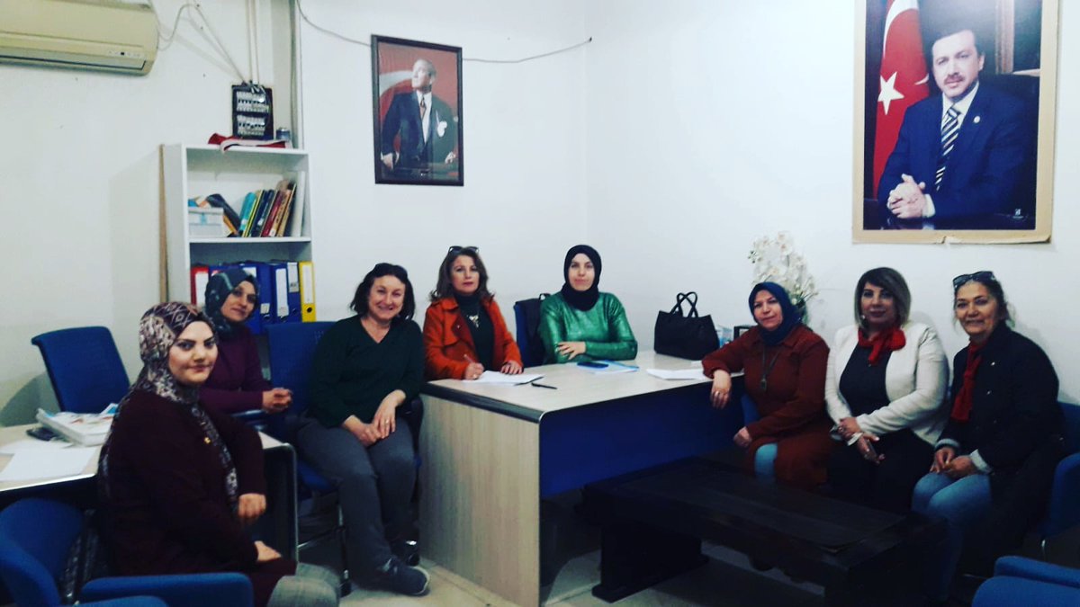 akkadinbayrakli's tweet photo. İlçe Kadın Kolları Başkanımız Sn.@Sifa__Kucuk Başkanlığında Yürütme Kurulu Toplantımızı gerçekleştirdik. Toplantımız hayırlara vesile olsun.

Ak Parti Bayraklı İlçe Kadın Kolları Başkanlığı
@selvacam @jiskenderoglu @avhamzadag @CeydaBC47 @KSurekli @DilekBuyukdag @halilpolatizmir https://t.co/r2eKKk6lQx