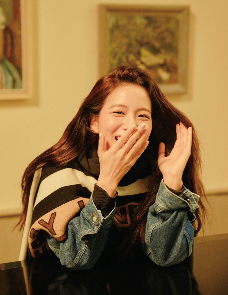 GODTIERJISOO's tweet photo. jisoo in magazine photoshoots: a powerful THREAD https://t.co/Wph1ZXI4EQ