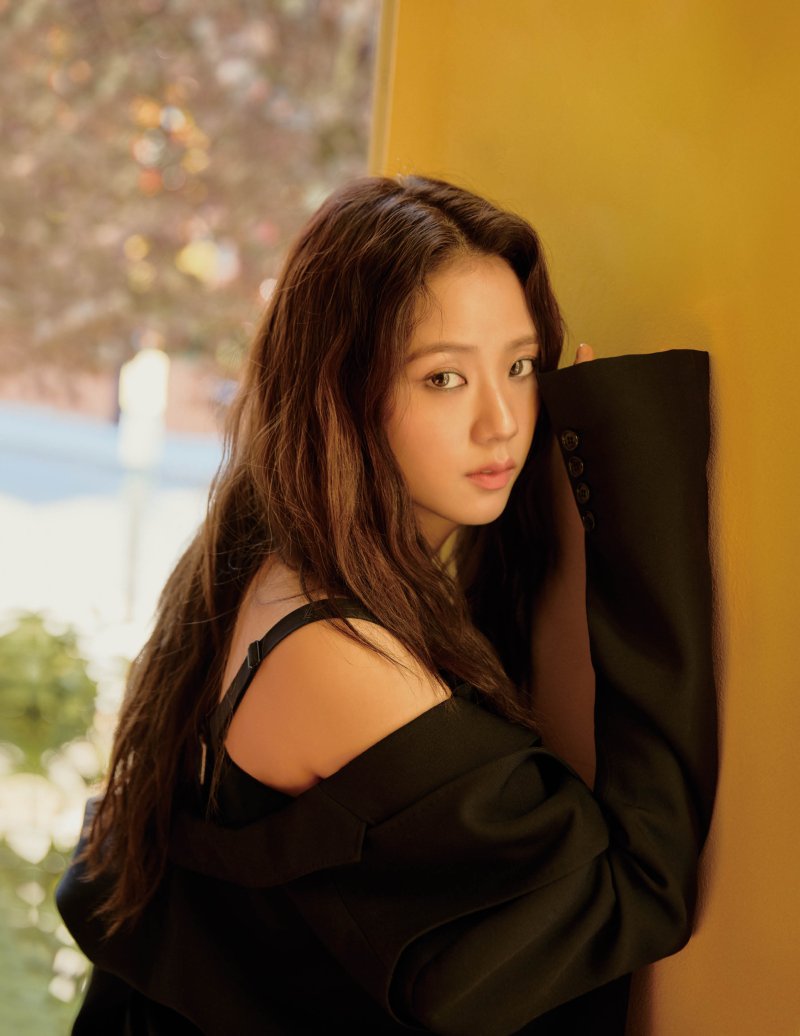 GODTIERJISOO's tweet photo. jisoo in magazine photoshoots: a powerful THREAD https://t.co/Wph1ZXI4EQ