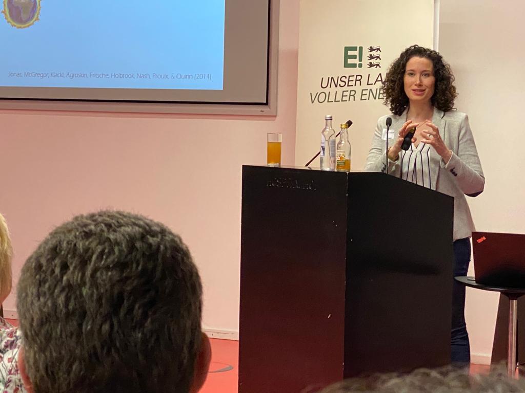energiewendebw's tweet photo. Dr. Isabella Uhl-Hädicke von der @unisalzburg und ihr Team fragen sich: Ist das Schaffen von Problembewusstsein eine erfolgversprechende Strategie bei der #Klimawandel-Kommunikation? Diesem Thema widmet sich auch ihr Vortrag heute Abend beim #UMDialog https://t.co/59hl3l6YZU
