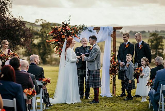 Can’t believe we are into Feb 2020 already! Before you know it, the leaves will be turning and we will have more beautiful autumn weddings like this one from last year 🍂 ift.tt/37TAbJD