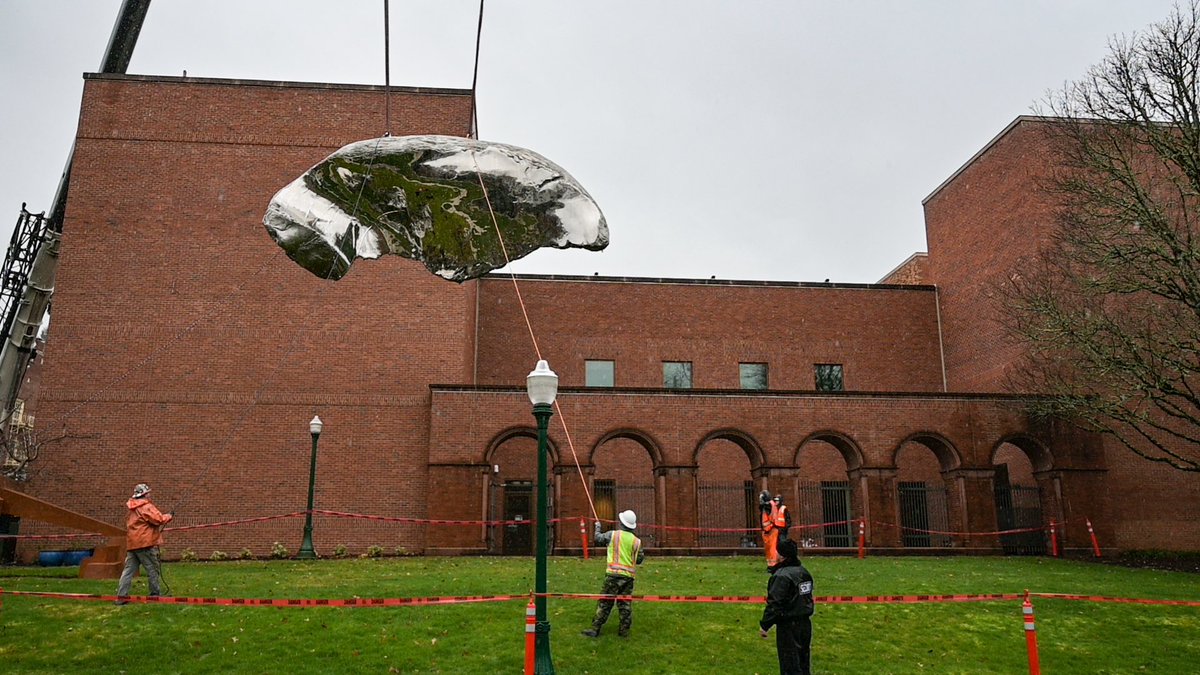 jsmauo's tweet photo. ✨Masterworks Monday: Behind-The-Scenes Edition✨
Marc Quinn (British, b. 1964) @_MarcQuinn
Frozen Wave (The Conservation of Memory), 2017
Stainless Steel
#NowOnView through May 3, 2020
#MasterworksMonday #MasterworksOnLoan #StainlessSteel https://t.co/nQ9DtLq3Fw