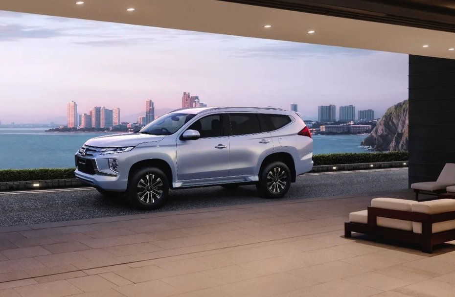 BlueChipDealers's tweet photo. Introducing the new Mitsubishi Pajero Sport.
Visually, new bumpers and a grille have been added, while you'll find a new 8.0-inch touchscreen inside. 
In terms of features; there is descent control, rear parking sensors, and autonomous braking, just to mention a few. https://t.co/M8pK0sxqD8