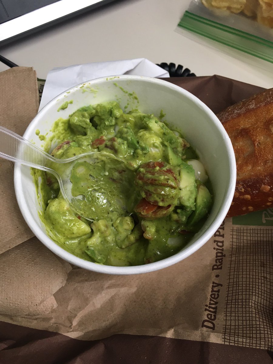 KimRushlow's tweet photo. Again @panerabread I don’t understand, I ordered Baja mac and cheese and I have pesto mixed with avacados on my mac and cheese...ewwww horrible combination https://t.co/Uu54e993Fx