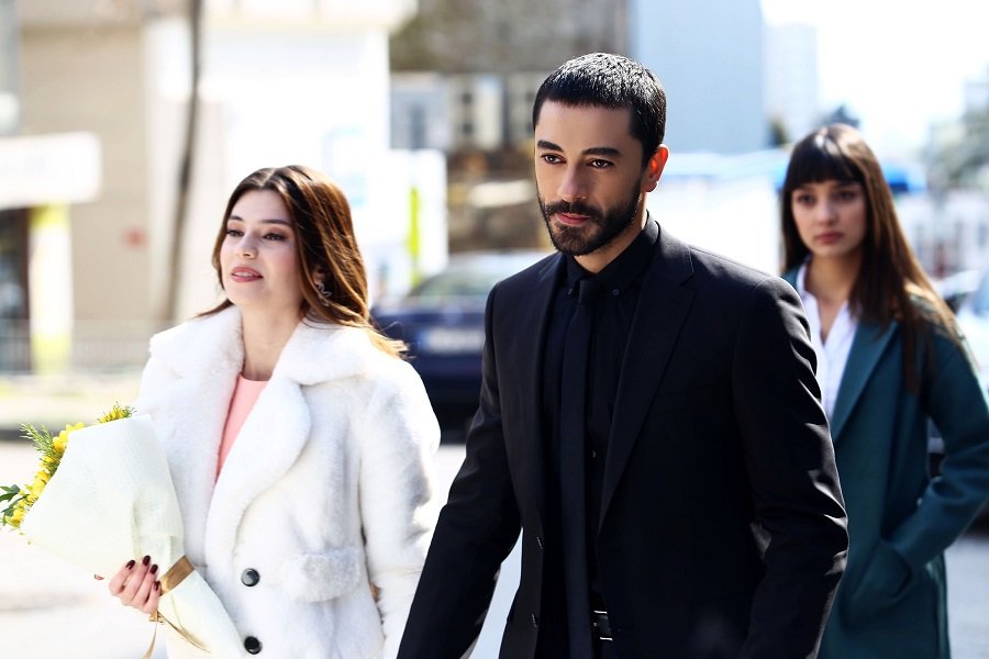 Богатые и бедные сериал 2019. Турецкий сериал про девушку и парня. Светлячок сериал турецкий 2017. Богатый влюбился в бедную девушку турецкий. Богатство турецкий сериал 3.