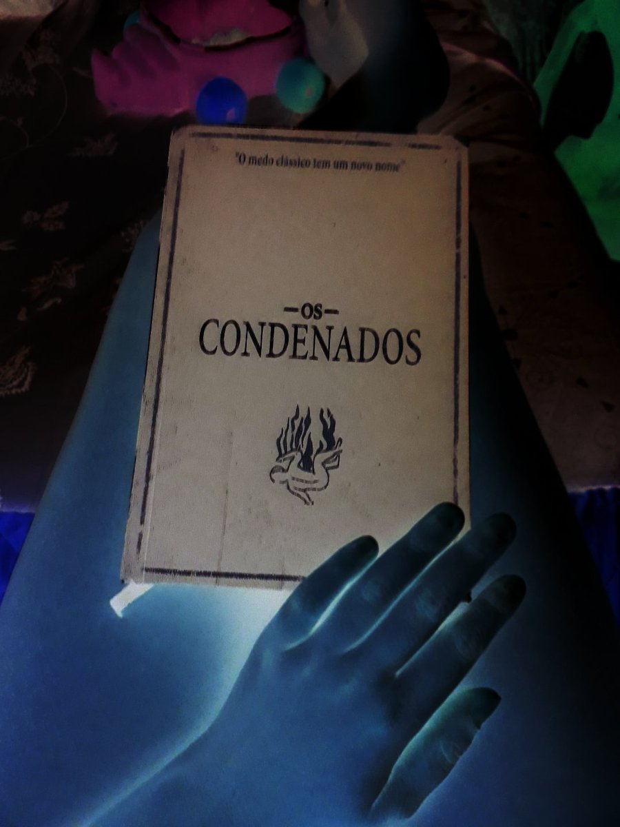 Perrie_Mrs's tweet image. Ja ta surrado tadinho @DarkSideBooks @andrewpyper #BoxTrindadeDaCaveira #AndrewPyper