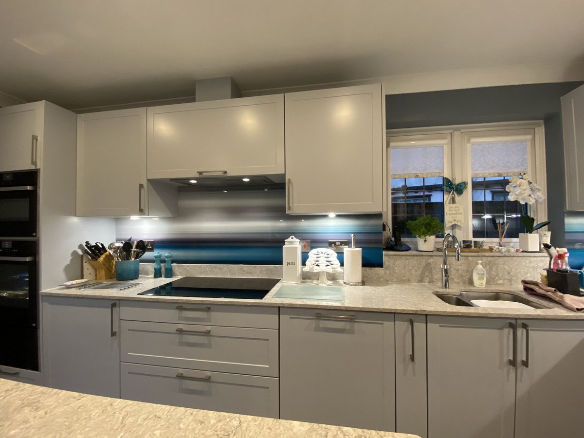 KitchenKev14's tweet photo. Finished this lovely kitchen back in December. Just wish it was a bright sunny afternoon to capture all the magical colour in the glass splash backs in which really add to the flair of this kitchen.   #keller #Neff #southerncountiesglass https://t.co/mGmPyxmTU5