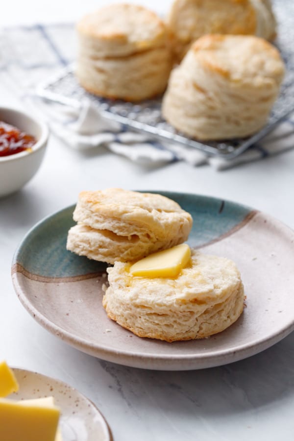 loveandoliveoil's tweet photo. NEW! Don't toss that sourdough discard! Use it to make these Buttery, Flaky Sourdough Biscuits! #sponsored #MadeWithLodge @lodgecastiron

Get the recipe on the blog now: https://t.co/Lr25l76vPb https://t.co/9Zj6vSZvIQ