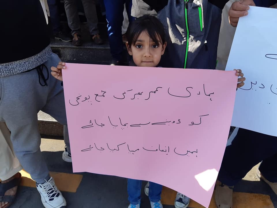 JanethMalik2's tweet photo. @MalikRiaz_ 
Allah ki lathi bayawaz hai Insha Allah tumharay bachay bhi ek din isi tarhan roadon per apna haq mangnay kay liye niklay hon gay
Tum log bhi zalil o khwar ho gay
#Bahriatownzulmbandkaro https://t.co/6rSOtvExlX