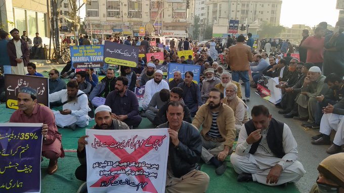 JanethMalik2's tweet photo. @ImranKhanPTI aap nay wada kia tha kay choron ko jailon main dalon ga
Per app choron ko support karnay lagay hain @MalikRiaz_ pakistan kay logon ko loot raha hai or ap ki mujrimana khamoshi yeh zahir karti hai kay aap bhi logon ko baywaqof bana rahay thay
#Bahriatownzulmbandkaro https://t.co/uIfnfKxv4Y