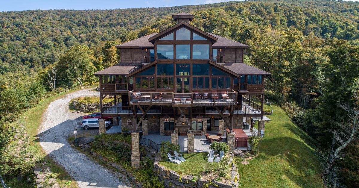 Majestic mansion just off the Appalachian Trail asks $6M curbed.com/2020/1/24/2107…