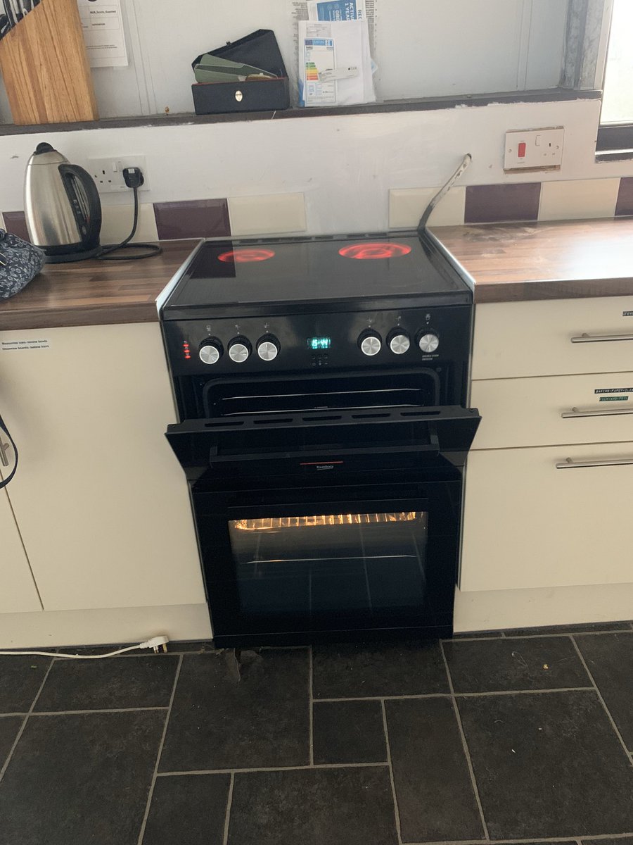 nortonscouts's tweet photo. Sadly, someone broke into our Scout hall and stole our oven. It was brand new and bought after lots of fundraising. If anyone saw anything report it to 101 using the crime reference 5220027582 please. I’ve attached a picture of the oven in case it anyone tries to sell it locally. https://t.co/P08y4JAzed