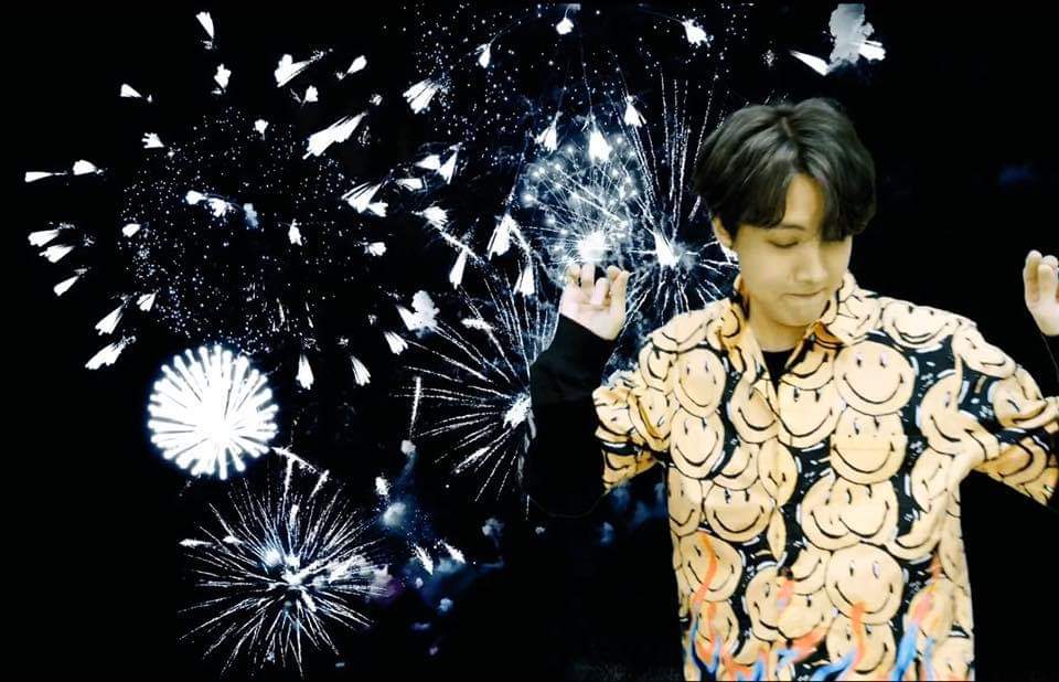 ARMY_NeivaHuila's tweet photo. Fotos de nuestro Sol, nuestra esperanza! 
#ArmyColombia
#ArmyHuila 
#EgoIsHere 
#EgobyHoseok 

#EgoByJhope Esta en el puesto 5 en tendencias de YT Colombia 😍 hagamos más Stream para que sea 1!!! Nuestro Hobi se lo merece 😍😍 https://t.co/ZFOfiWWjdM