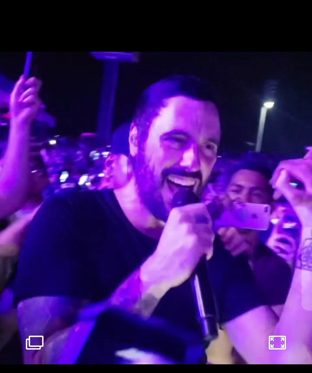 whittyschmid's tweet photo. That one time I was this close to @BenBurnleyBB and almost died from a fangirl attack. 30 yrs old and still swooning like a teenager 😂😂😂 "omg ben looked at me" https://t.co/qMCqXUJmtn