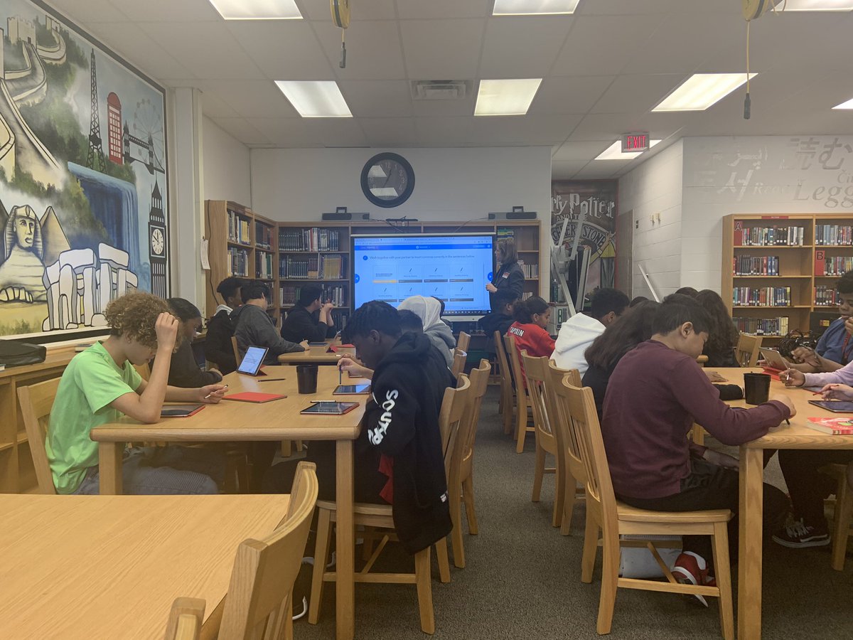 MonannLa's tweet photo. Thank you to @PeelWMSreads, @BethvK, and @ConnerSholonda for a wonderful lessons on commas today!!!! You ladies ROCK!!!! @WMS_Library1 https://t.co/OH4D845PcI