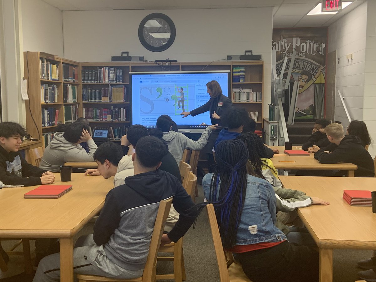 MonannLa's tweet photo. Thank you to @PeelWMSreads, @BethvK, and @ConnerSholonda for a wonderful lessons on commas today!!!! You ladies ROCK!!!! @WMS_Library1 https://t.co/OH4D845PcI