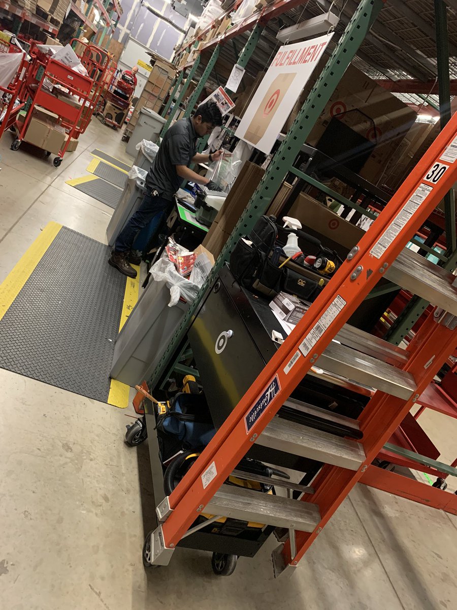 AlShakhatrehh's tweet photo. This made my day. I came back from lunch finding Alberto already rocking it with his cart in hand and elevating our digital operations. Way to go Alberto 
#Rockieofdistrict167

@dcschnelle @DuncanChristi1 https://t.co/QBEoFrUHCJ