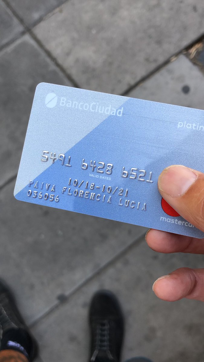 TomasmMeyer's tweet photo. Encontré esta tarjeta tirada en la calle @MastercardArg, que hago? https://t.co/iWxl1GLSpi
