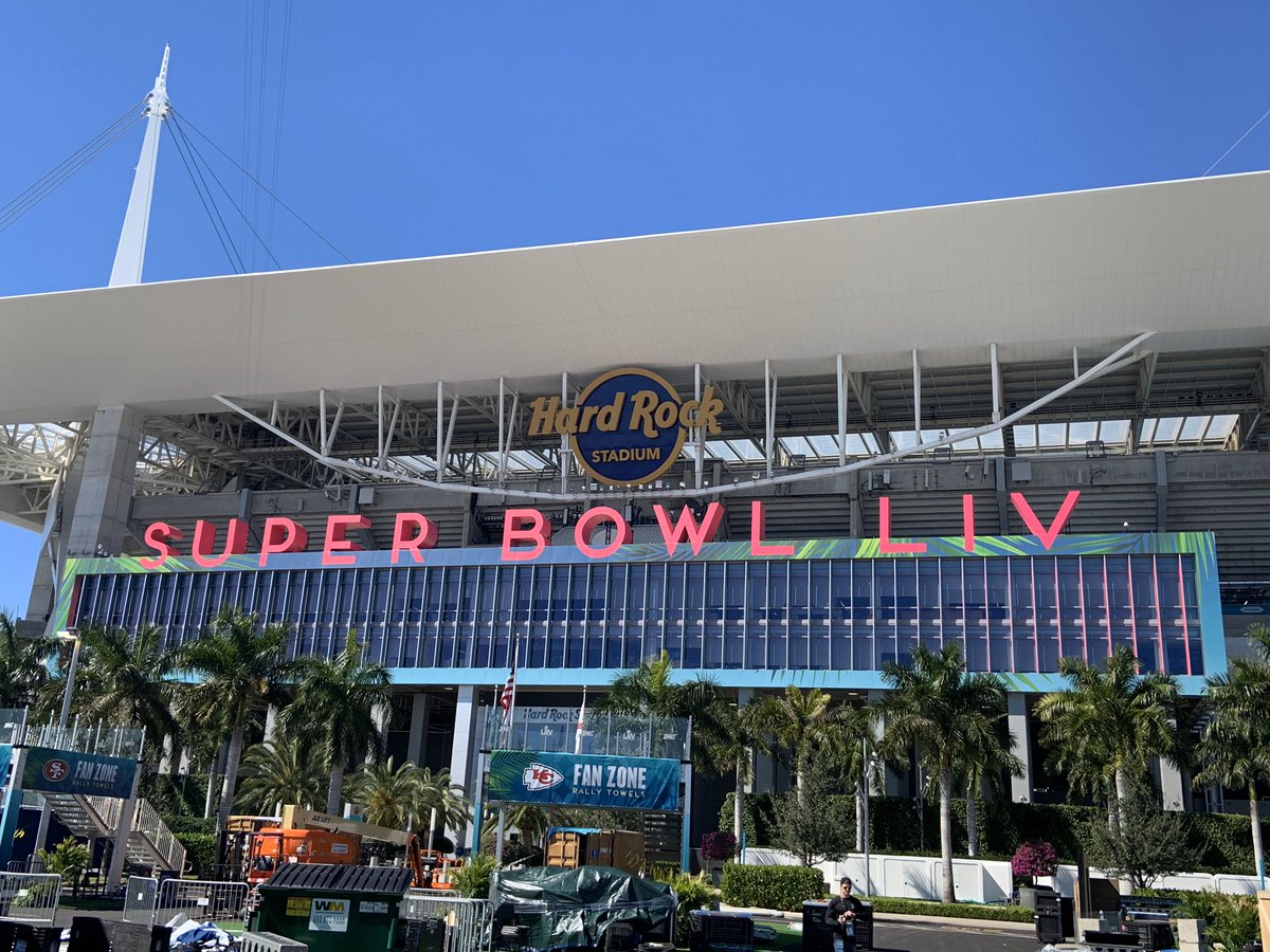 jorgijj24's tweet image. So proud of my man for working 14 hour shifts over the weekend to ensure everything looked &amp;amp; sounded amazing! He was part of the Sound &amp;amp; Stage production team for #SuperBowlLIV #HandsOfGold #Miami