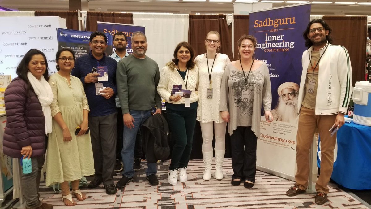 miraclemindapp's tweet image. This past weekend, volunteers in Atlanta brought #InnerEngineering to the Allstate @HotChocolate15k expo. Over 15,000 runners participated in the event.

@SadhguruJV offers Inner Engineering Completion

📌 Sign up link:
🔗isha.us/innerengineeri…

#WillRunForChocolate #HC15K