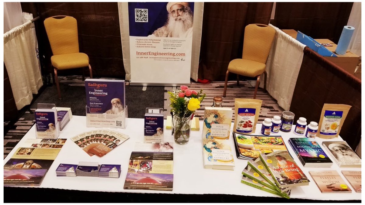 miraclemindapp's tweet image. This past weekend, volunteers in Atlanta brought #InnerEngineering to the Allstate @HotChocolate15k expo. Over 15,000 runners participated in the event.

@SadhguruJV offers Inner Engineering Completion

📌 Sign up link:
🔗isha.us/innerengineeri…

#WillRunForChocolate #HC15K