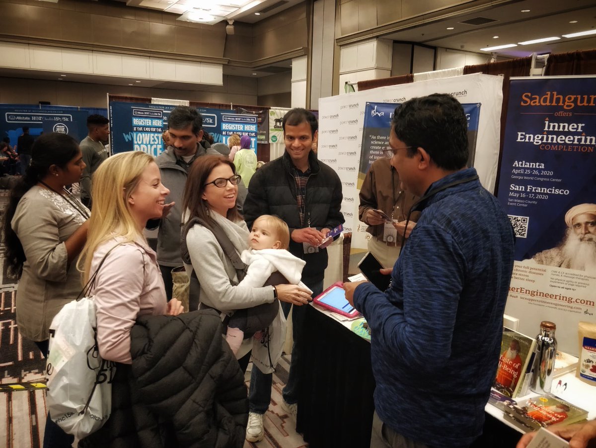 miraclemindapp's tweet image. This past weekend, volunteers in Atlanta brought #InnerEngineering to the Allstate @HotChocolate15k expo. Over 15,000 runners participated in the event.

@SadhguruJV offers Inner Engineering Completion

📌 Sign up link:
🔗isha.us/innerengineeri…

#WillRunForChocolate #HC15K