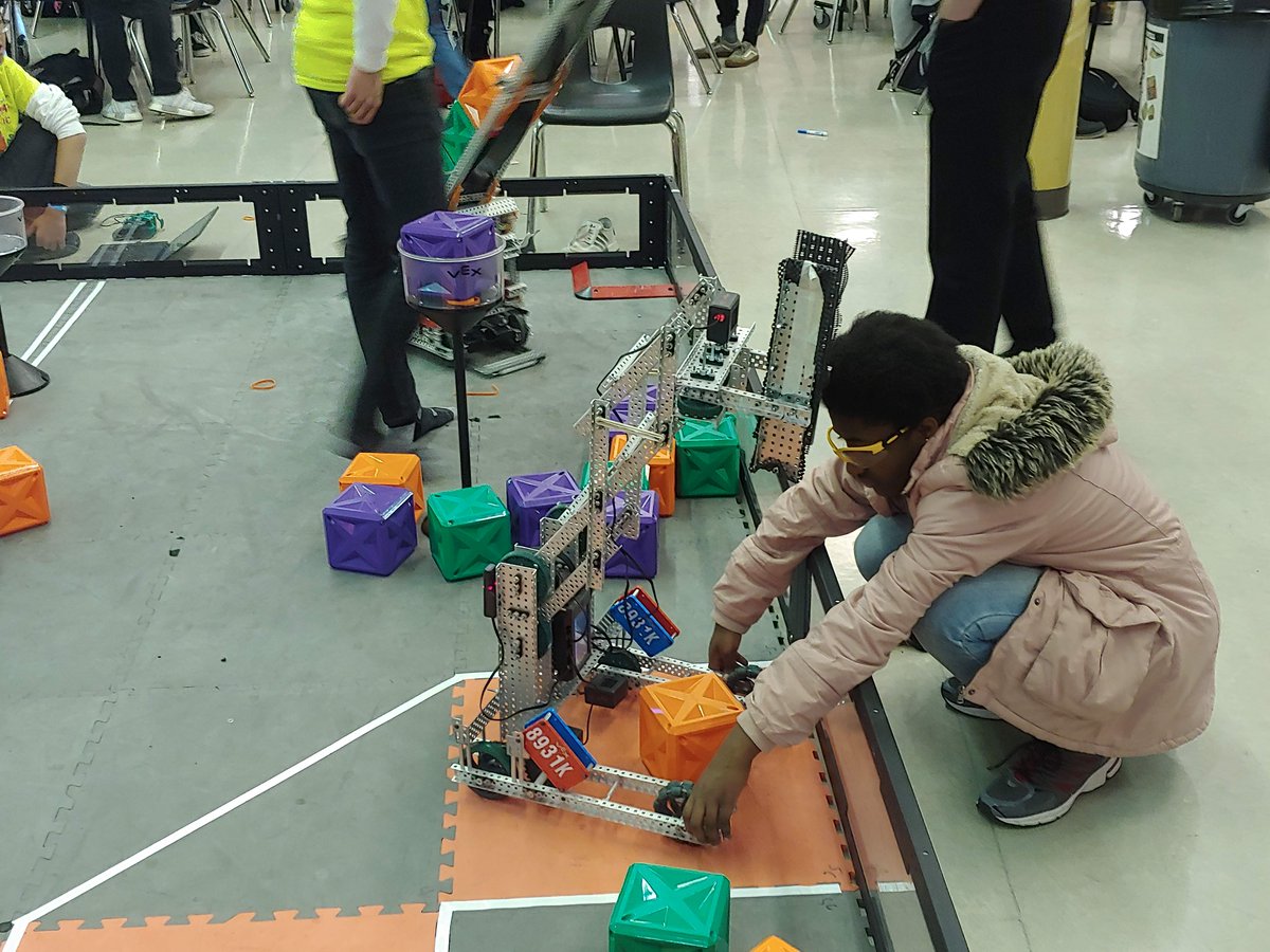 robotmesh's tweet photo. A special thank you to @RepDelBene for coming out to visit the students participating in the Cavelero Cup VEX Robotics Competition this past weekend. #OMGRobots #VEXRobotics https://t.co/twBCSuLp5X