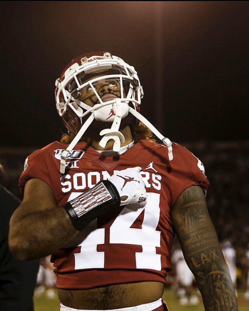 Honored to receive an offer from The University of Oklahoma #BoomerSooner 🔴⚪️ <a href="/LincolnRiley/">Lincoln Riley</a> <a href="/DeMarcoMurray/">DeMarco Murray</a> <a href="/adamgorney/">Adam Gorney</a> <a href="/bangulo/">Berta Portuondo Angulo</a> <a href="/GregBiggins/">Greg Biggins</a> <a href="/DHill39/">Coach David HILL</a>