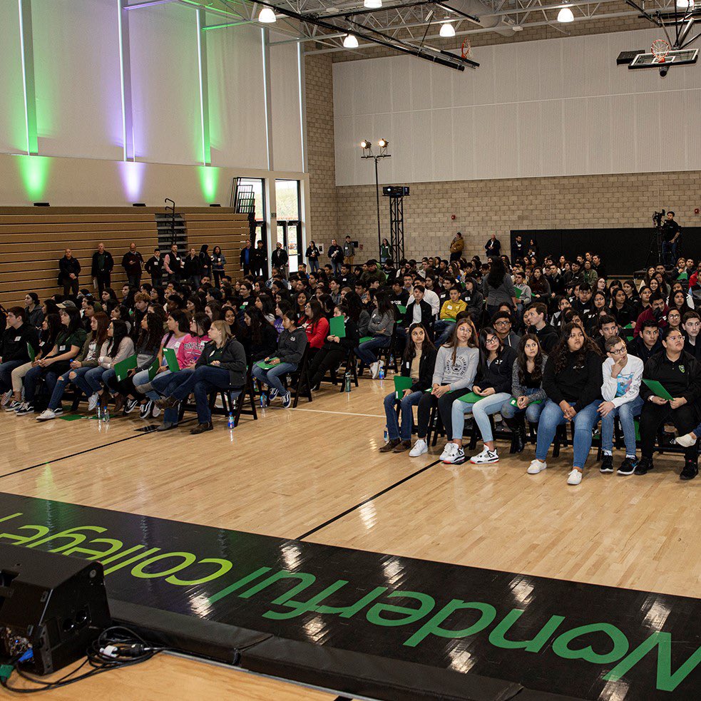 Wonderful's tweet photo. Hundreds of students from schools across CA’s Central Valley recently attended Wonderful Education’s Career Expo in Delano, CA. Through hands-on workshops, attendees learned about diverse career paths in agriculture, health &amp; wellness, engineering, social work, business, and law. https://t.co/xgqwqPkiWZ