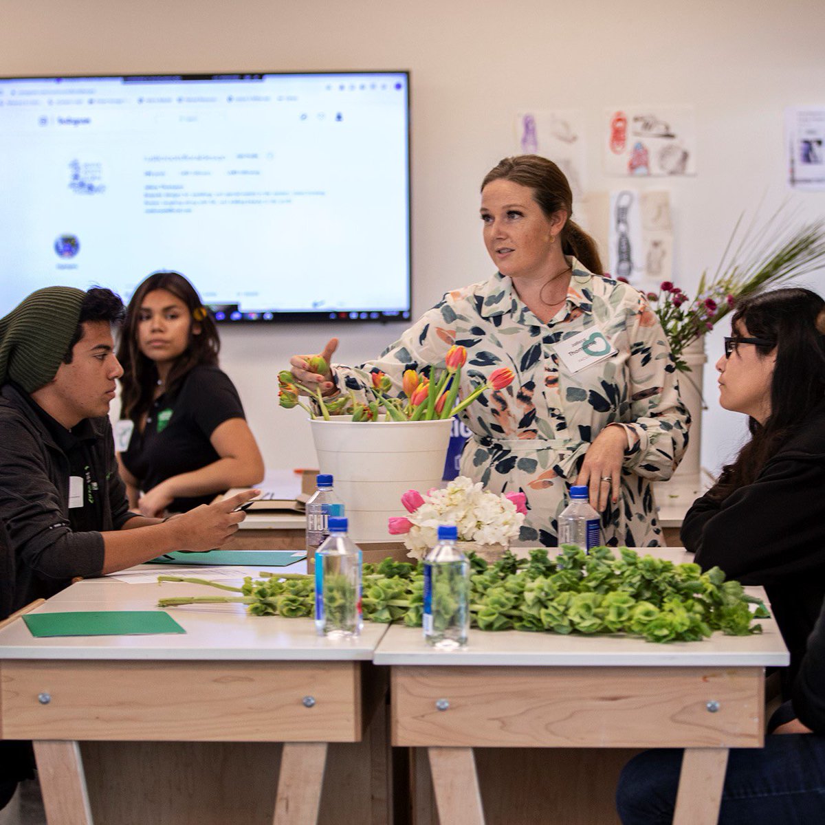 Wonderful's tweet photo. Hundreds of students from schools across CA’s Central Valley recently attended Wonderful Education’s Career Expo in Delano, CA. Through hands-on workshops, attendees learned about diverse career paths in agriculture, health &amp; wellness, engineering, social work, business, and law. https://t.co/xgqwqPkiWZ