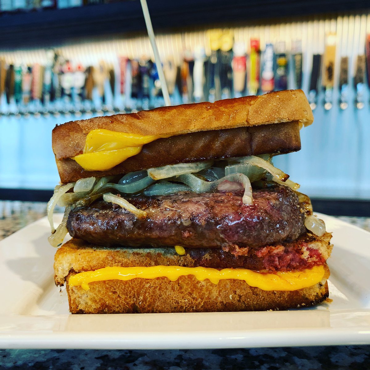 BOW: Late Night Decisions

Signature Patty
House Made 1000 Island 
Sautéed Onion
Two Grilled Cheese

#fatboyfood #comfortfood #pintroomlittleton #craftbeer #burgerbar