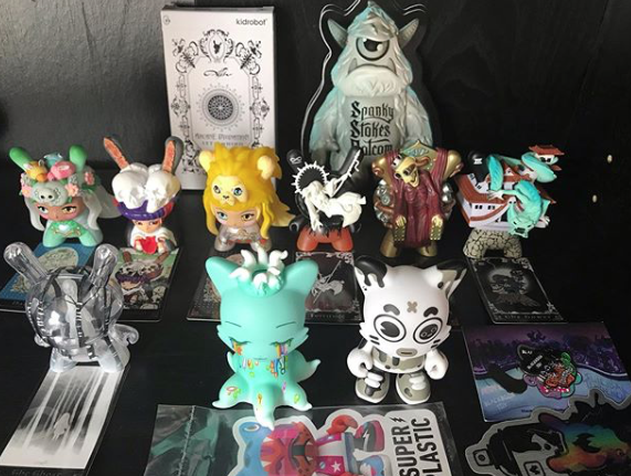 WHOmakesthings's tweet photo. I have an addiction to vinyl art toys/Sofubi..@harikenjp @moucoyama @andrewbell @kidrobot @spankystokes #sofubi #kaiju #monster #arttoy #sofubitoys #sofubivinyl  #vinyltoys #killkat #kidrobot #artistoninstagram  #japanese #collectibletoys #ソフビ人形 #ソフビ https://t.co/tCeBoT93UI