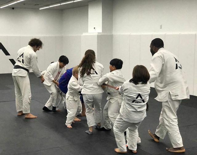 whinderliter's tweet photo. Another great class with @jtsatava at @peakjiujitsu #jiujitsu #peakjiujitsu #tugofwar https://t.co/xWzBRc8rhS https://t.co/kuwV1fkmZw