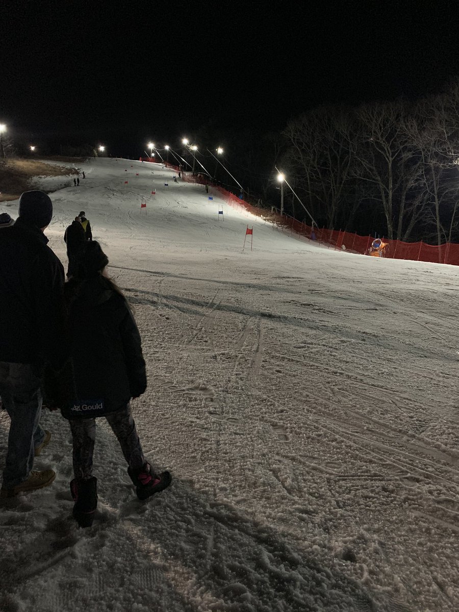 DSRaidersSports's tweet photo. Out here at alpine ski race 7 & 8. It’s a beautiful night temperature wise but the snow is slick! https://t.co/gtJLQ9vAxE