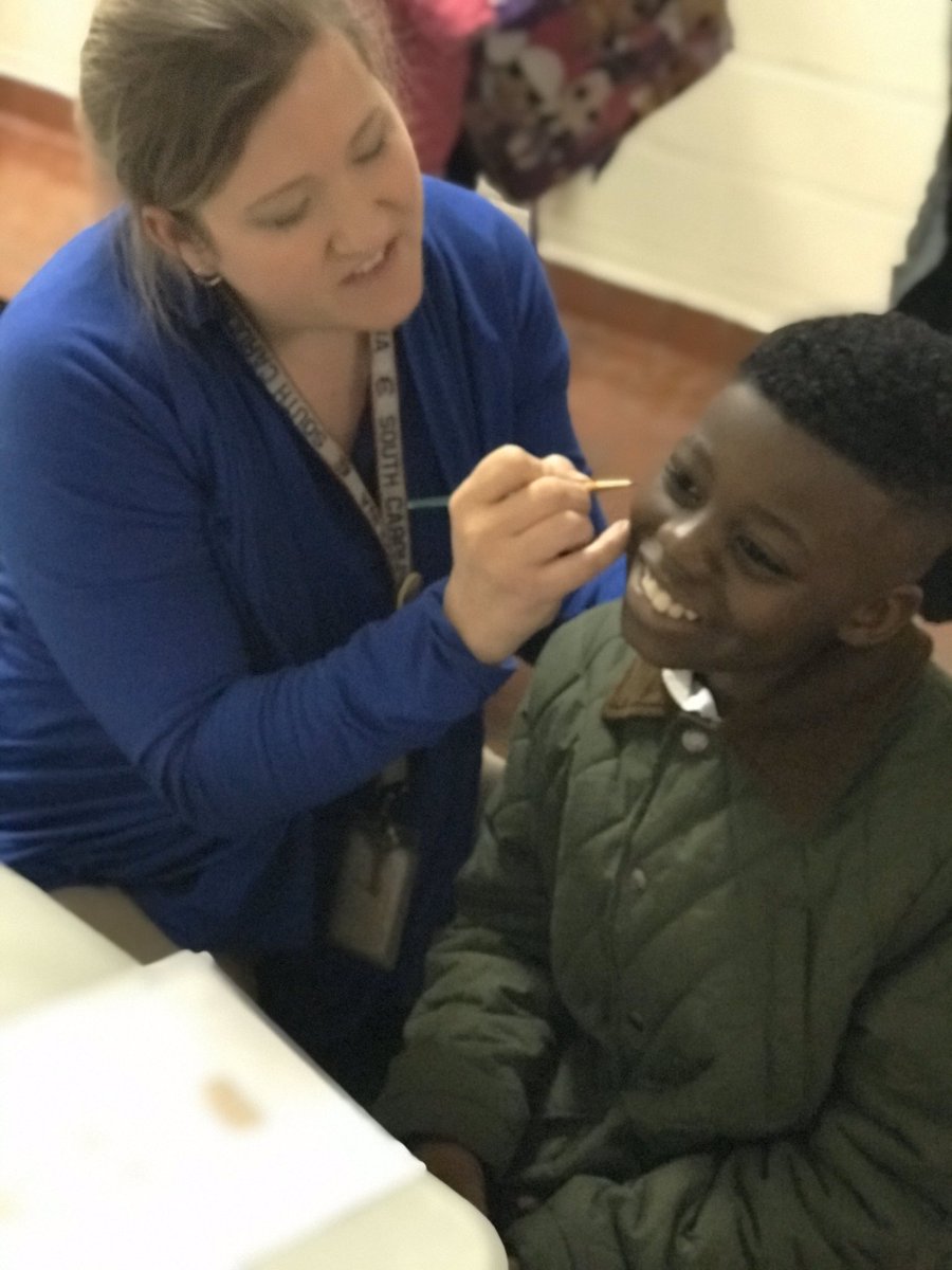 DrSumpterAP's tweet photo. Binder relay, face painting, and food trucks! It can’t get any better! #AVIDNIGHT @AVIDEasternDiv @PaulaChina1 @TammerRoberts @WillieAP34 https://t.co/0wTDfIjjLJ