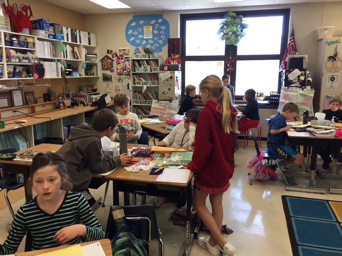 nunnery_k's tweet photo. Job Shadow 2020!  What to do when 6 past students want to come in your room?  Math!  Fraction Small Group Games!  What strong leaders in math!  @MarinerMates @BeechwoodMiddle @GMSWarriors https://t.co/oGNFWcAO2a