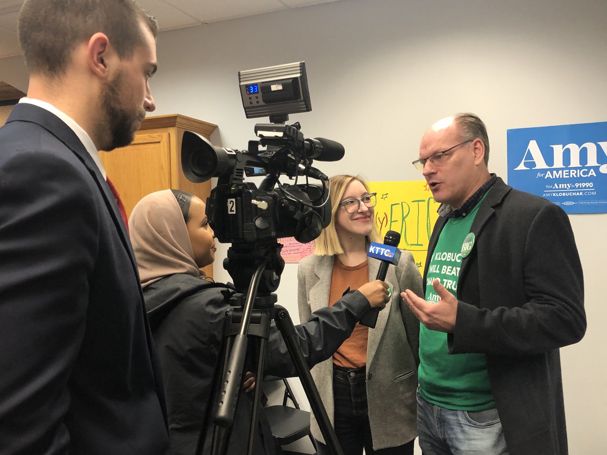 TeamAmyIowa's tweet photo. Before the #IACaucus, our volunteers hit the doors one last time! 

We could not have done this without them. John and Abigail, Amy’s husband and daughter, visited our offices to thank them for their hard work! https://t.co/3ElwEWDEDx