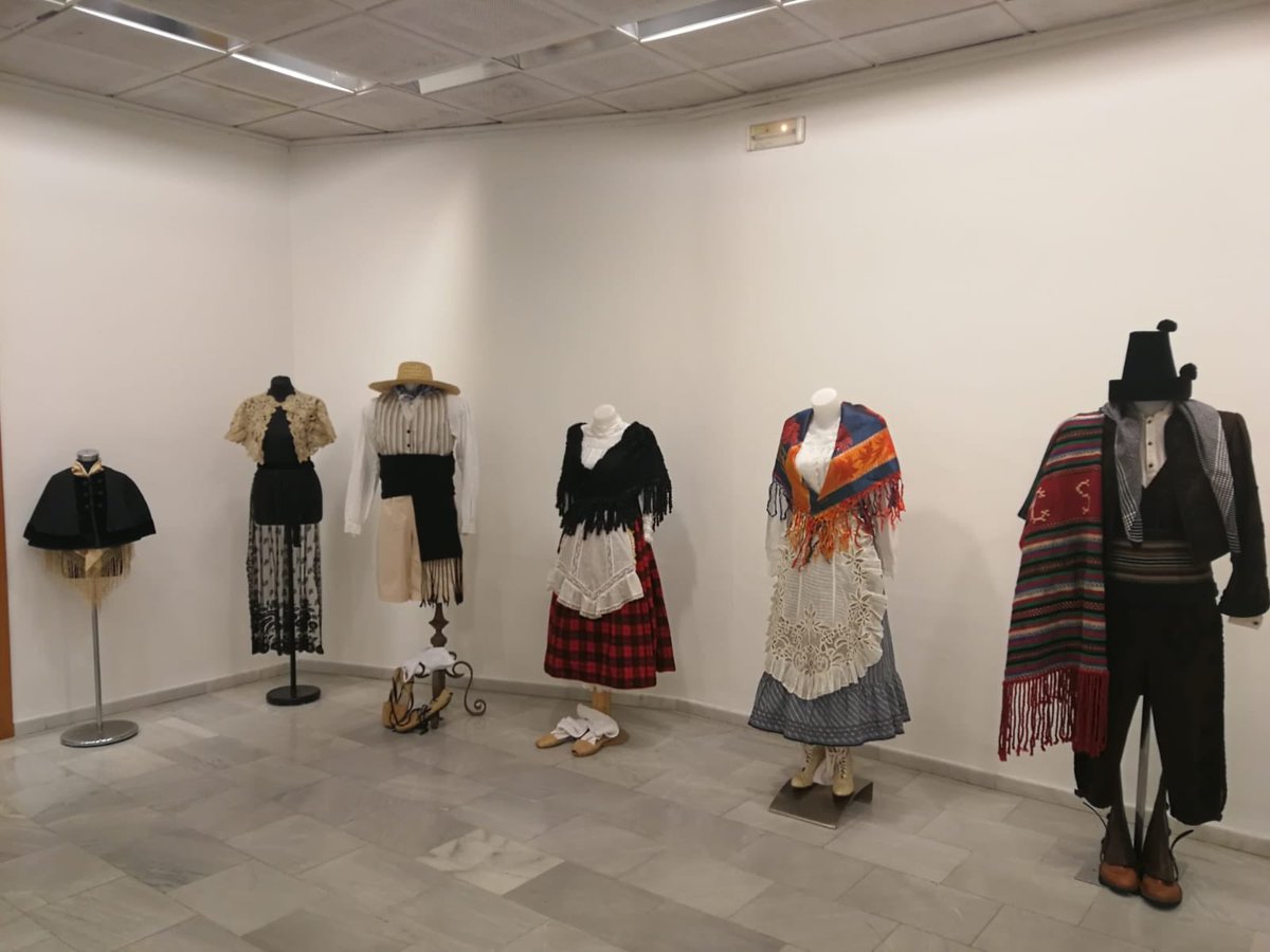 jcnsbaile's tweet photo. Mañana inauguración de la Exposición de Indumentaria Tradicional y Usanza de Málaga #fondosFeader #villanuevadeAlgaidas #malaga @diputacionMLG https://t.co/QLdit9E73i