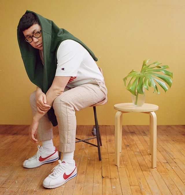 Marshall on a Monday. Digging this look from @by_m100’s <a href="/marspeak/">Marshall</a>, who wears the Hubert in Tokyo Tortoise. The plant steals the show, though—glowing and absolutely stunning.

#SelimaHubert 🌿 ift.tt/31oidN4