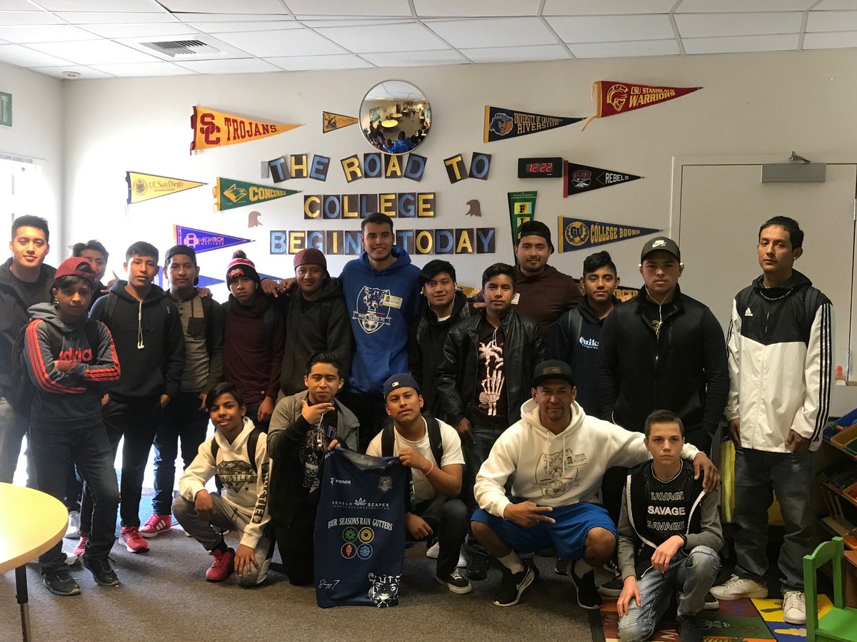 SPHSLiaison's tweet photo. @WhiteTigersFC1 visiting @SanPasqualHS students at lunch. Thank you for sharing your soccer and personal experiences with us and for making a special and memorable day for our students. #EduardoMena ¡Gracias por su visita, esperamos verlos pronto! 
@SanPasqualHS @MartinCasas_ https://t.co/ESrqDBK882