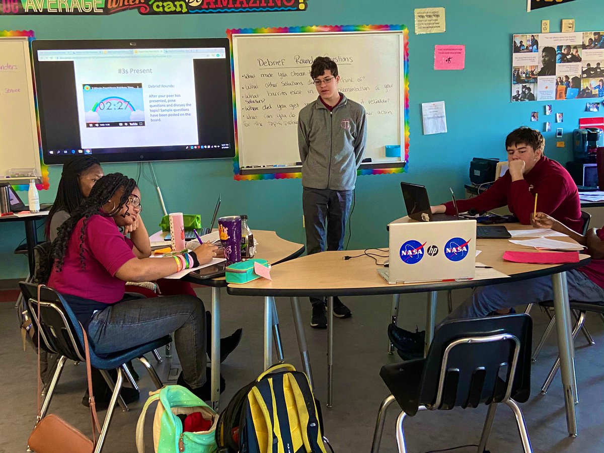 MsRaughtRocks's tweet photo. Scholars caught scholaring on presentation day #weRTech #wearDcps https://t.co/Jb2GM8YscJ