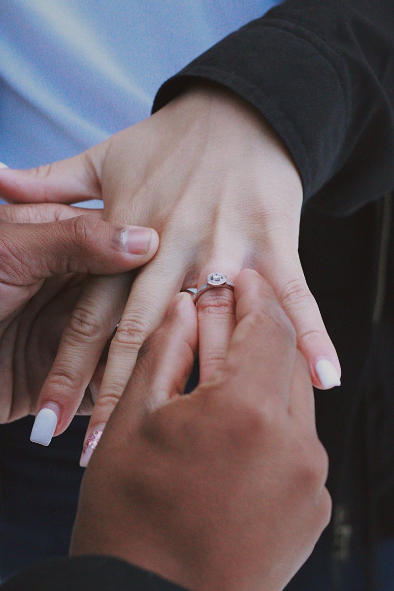 dezzaayy_'s tweet photo. IM ENGAGED!!!!💍🤍 words can’t describe how much i love you, i’m the happiest girl in the world!!! https://t.co/Kty9DLS395