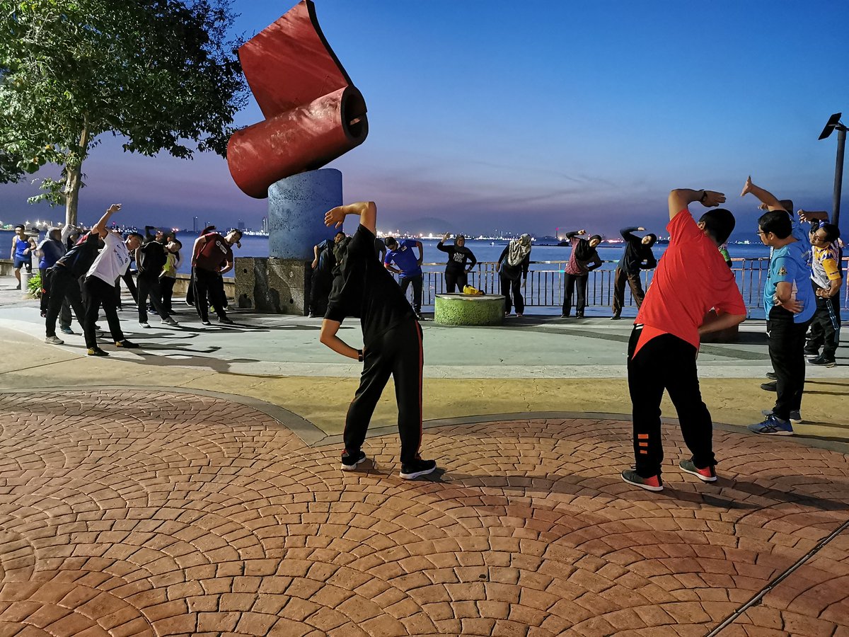 Dr_Uzir's tweet photo. Pagi ini FitDOSM bersama warga DOSM Pulau Pinang sebelum menghadiri Mesyuarat Pelaksanaan Banci Penduduk dan Perumahan Negeri Pulau Pinang Bil.1/2020.

#DOSM
#154daystogo
#MenghitungMalaysia
#MyCensus2020
#FitDOS
#KPDOSM https://t.co/qncJX1KVk8