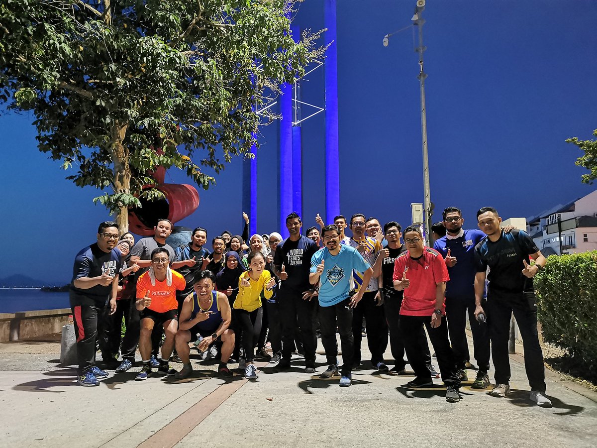 Dr_Uzir's tweet photo. Pagi ini FitDOSM bersama warga DOSM Pulau Pinang sebelum menghadiri Mesyuarat Pelaksanaan Banci Penduduk dan Perumahan Negeri Pulau Pinang Bil.1/2020.

#DOSM
#154daystogo
#MenghitungMalaysia
#MyCensus2020
#FitDOS
#KPDOSM https://t.co/qncJX1KVk8
