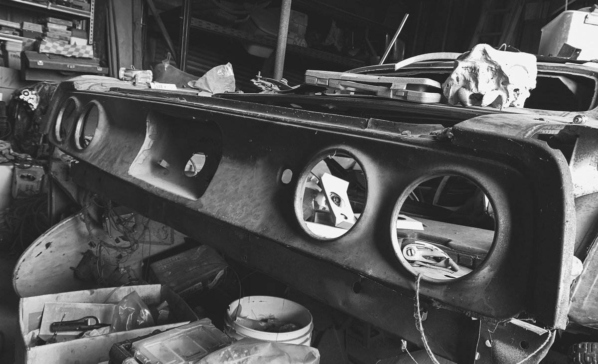 ChromeFinsResto's tweet photo. Barnfind. 

What’s your favorite #barnfind ? #MoparMonday #MoparOrNoCar #Mopar @Moparunlimited @moparmuscle https://t.co/JfIwiocT9J