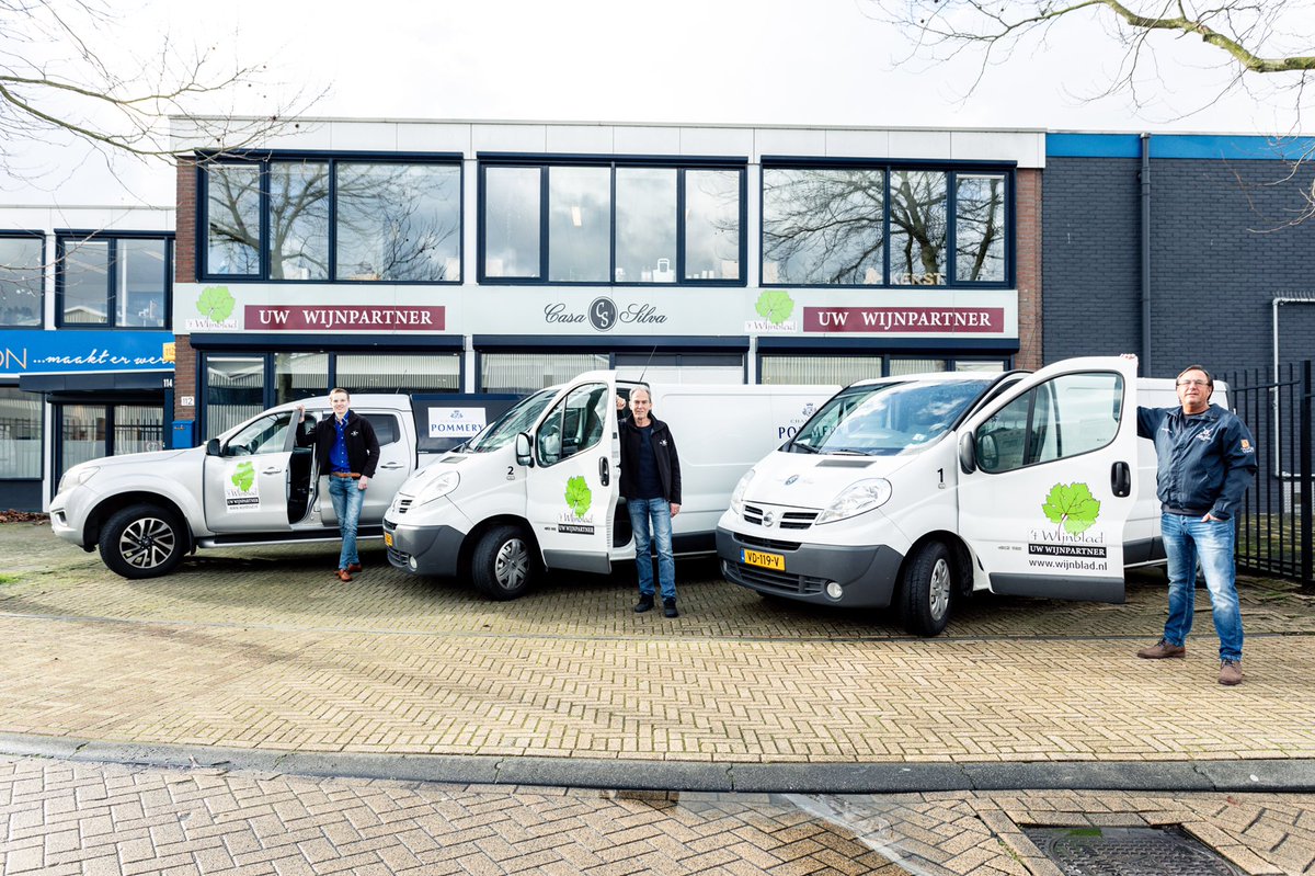 wijnblad's tweet photo. Wij zijn klaar voor de zomer met onze Nissan 4x4, bezorgen van wijn op strand!! https://t.co/LnGABQJ9Ki